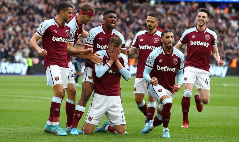 球报：安哥拉对阵阿根廷期间，球场出现混乱导致70名球迷受伤