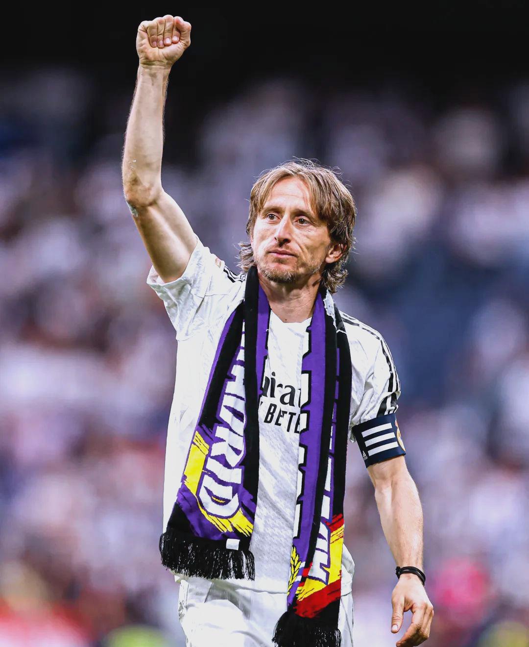 意媒：斯帕莱蒂想买中场，目标弗拉泰西、泽林斯基或法乔利