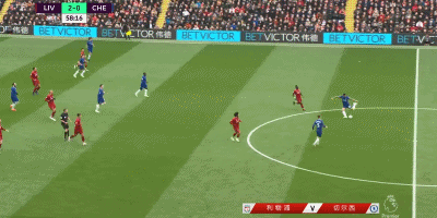 足球国足忙碌备战，训练场加练至夜晚