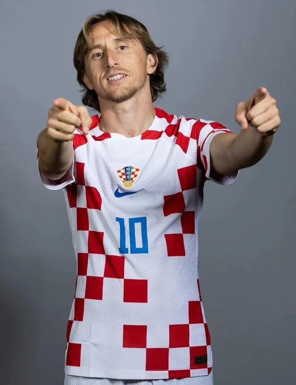 女排世联赛香港站：中国女排3-1日本队，八人表现满分，两人及格